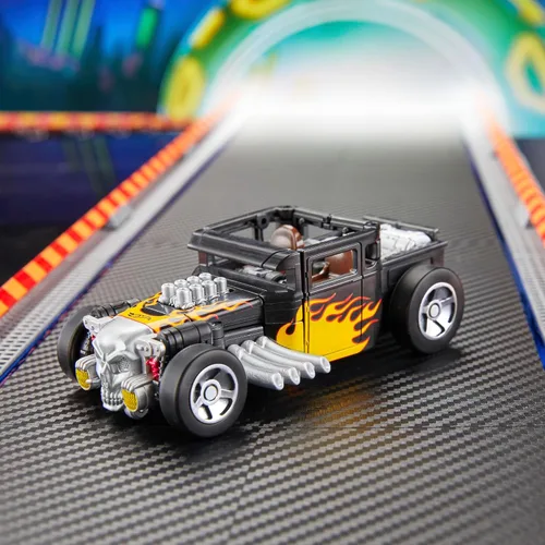 Vista 9 de Transformers Colaborative Hot Wheels x Bone Shaker, figura de acción de robot de clase de lujo de 5 pulgadas que se convierte en automóvil, juguetes