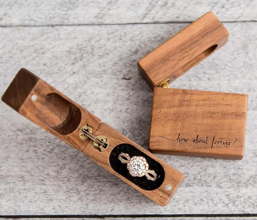 Vista 6 de MUUJEE ¿Qué tal para siempre? - Caja de anillo de propuesta grabada en madera, caja de anillo de portador para ceremonia de boda, idea de decoración