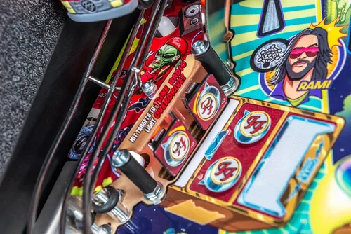 Vista 38 de Stern Pinball Foo Fighters con Insider Connected, Premium Edition Arcade Pinball Machine