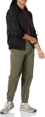 Vista 4 de Tienda Essentials Pantalón deportivo de corte recto para hombre