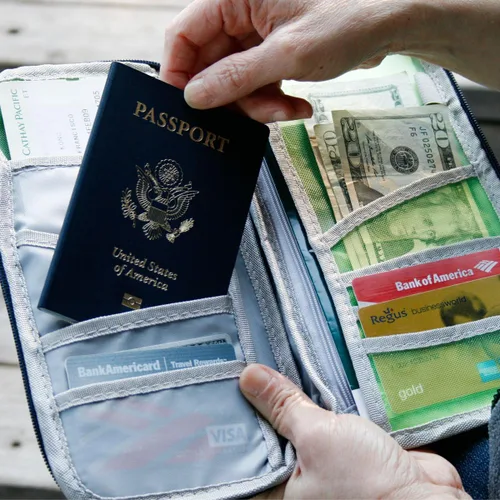 Vista 3 de Wrapables Soporte para pasaporte y documentos de viaje, color rojo