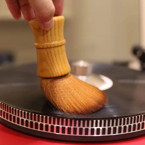 Vista 6 de Cepillo de limpieza de discos de vinilo, cerdas antiestáticas, mango de madera suave, para eliminación de polvo de tocadiscos LP, aguja