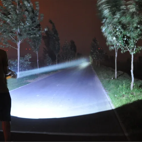 Vista 2 de ODEAR reflector de mano súper brillante, portátil, LED, recargable por USB, multifunción, linterna para exteriores, de disparos largos
