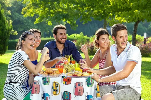 Vista 3 de DPLin Mantel de camping impermeable reutilizable para mesa de pícnic, mantel Happy Camper, manta de picnic al aire libre