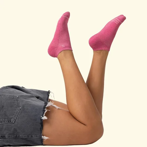 Vista 6 de Conscious Step Calcetines tobilleros de algodón orgánico de comercio justo para mujer, cada par ayuda a apoyar a nuestros socios sin fines de lucro