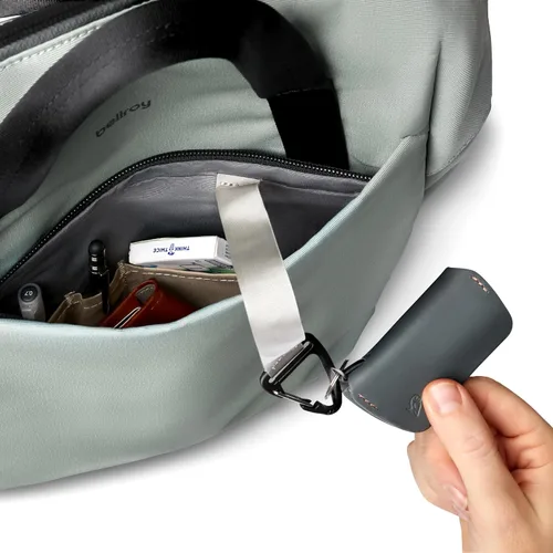 Vista 4 de Bellroy Via Workpack (16" bolsa para portátil, mochila de viaje, bolsa de trabajo), Eucalipto, Tamaño único