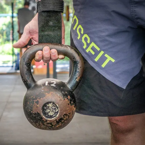 Vista 5 de WOD Nation Empuñaduras de gimnasia con barra perfectas para entrenamiento de dominadas, pesas rusas. Empuñaduras de mano para entrenamiento cruzado