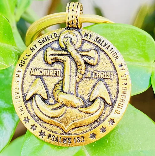 Vista 7 de Llavero cristiano de regalo para hombres y mujeres Grabado "anclado en Cristo" versículo bíblico inspirador Llavero religioso regalo