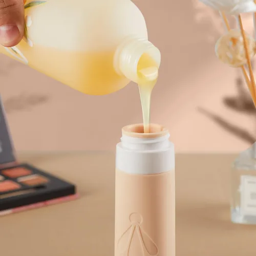 Vista 3 de INSFIT Botellas de viaje para artículos de tocador, artículos de aseo de tamaño de viaje de 3 onzas aprobadas por la TSA, sin BPA, tubos de silicona