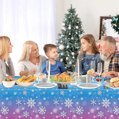 Vista 2 de 3 manteles de invierno con copos de nieve – Mantel de plástico de Frozen Wonderland desechable, rectangular, copos de nieve para suministros