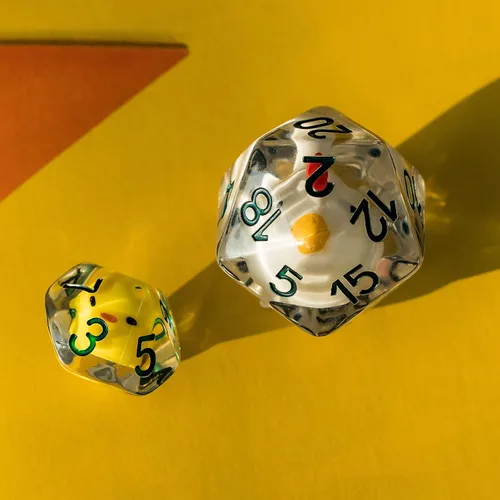 Vista 5 de Cusdie 8 dados DND, juego de dados poliédricos rellenos de animales, juego de dados de animales para juegos de rol, dados D&D