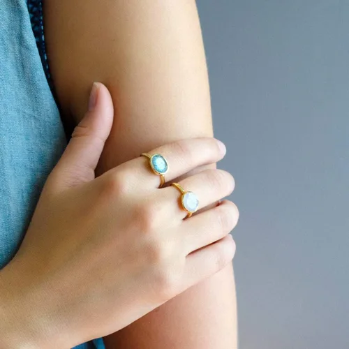 Vista 100 de Oval Birthstone Ring Bezel Set in Vermeil Gold, Sterling Silver, or Rose Gold, Stacking Birthstone Ring [rOMB]