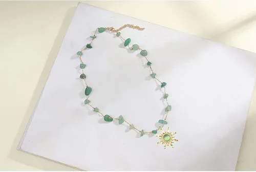Vista 2 de Aktully Collar gótico bohemio con sol para mujer, gargantilla de sol de cristal, collar de piedra natural, collar de cuentas negras, collar