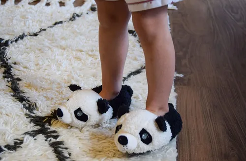 Vista 2 de Dearfoams Unisex-Child Easter Basket Stuffers Gifts for Kids Washable Animal Critter Slippers