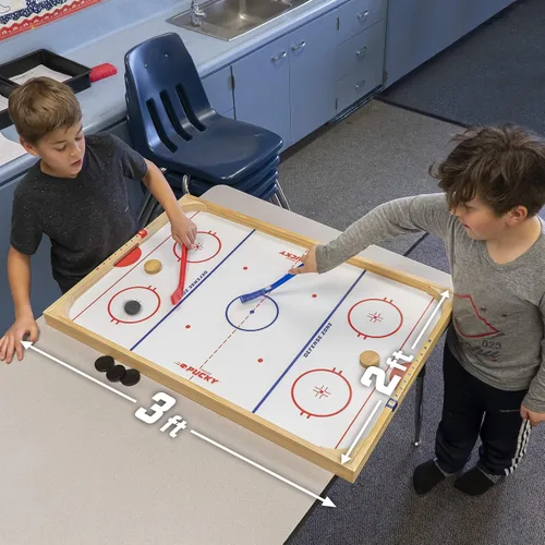 Vista 5 de GoSports Hockey Ice Pucky - Juego de hockey de mesa de madera para niños y adultos - Incluye 1 tablero de juego, 2 palos de hockey y 3 discos