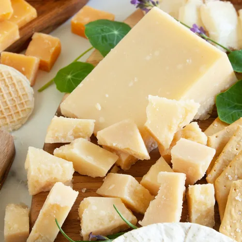 Vista 2 de Parmigiano Reggiano - Corte Club de 3 libras (3 libras)