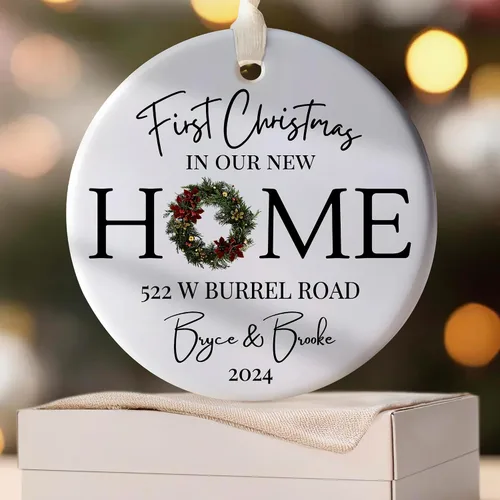 Vista 6 de Adorno Personalizado para la Primera Navidad en Nuestro Nuevo Hogar 2025, Adorno de Dirección de Casa Personalizado, Regalo para la Familia, Regalo