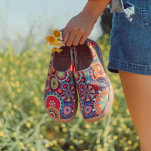 Vista 4 de UIN - Zapatos de viaje de lona pintada para mujer