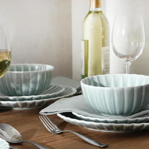 Vista 5 de Gibson Elite Peach Orchard - Juego de vajilla de porcelana de hueso de 12 piezas para 4, platos y cuencos estriados en relieve, apto