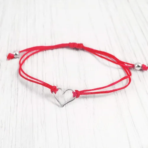 Vista 3 de Pulsera de la amistad de hilo rojo para mujer, pequeña plata de ley 925 con dije en forma de corazón abierto, cordón ajustable para tirar, hecho a
