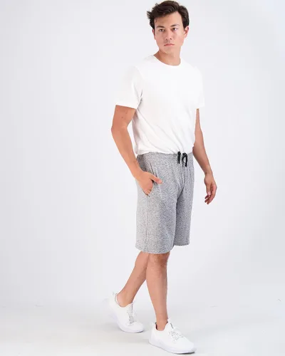 Vista 5 de Real Essentials - Paquete de 5 shorts deportivos para hombre, shorts de rendimiento deportivo con tela Dry-Fit resistentes al sudor