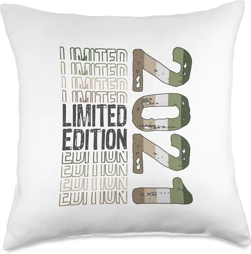 Vista 4 de Limited Edition Vintage 2021 Retro Birthday Throw Pillow