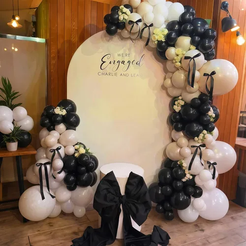 Vista 3 de Kit de guirnalda de globos negro, blanco y dorado, 115 piezas de arco de globos beige arena negro crema oro metálico con globos de papel de aluminio