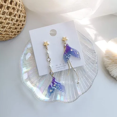 Vista 5 de Pendientes de cola de sirena con diseño de leyenda de sirena color morado