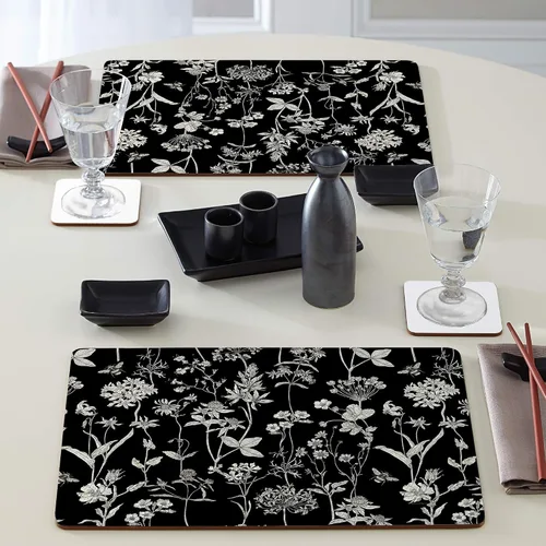 Vista 6 de Manteles Individuales Decorativos Premium de Tablero Duro para Mesa Jardín de Medianoche Negro y Blanco Paquete de 4 Fabricado en los Estados Unidos