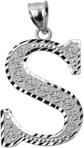 Vista 3 de Claddagh Gold . Colgante de plata de ley 925 con inicial de letras A-Z disponible en pequeño, mediano y grande