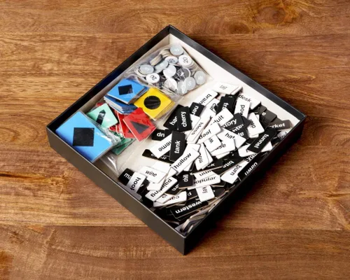 Vista 4 de Haiclue Juego de mesa de ritmo rápido para 2 a 12 jugadores Combina fichas de palabras para crear pistas Actividad creativa para adultos