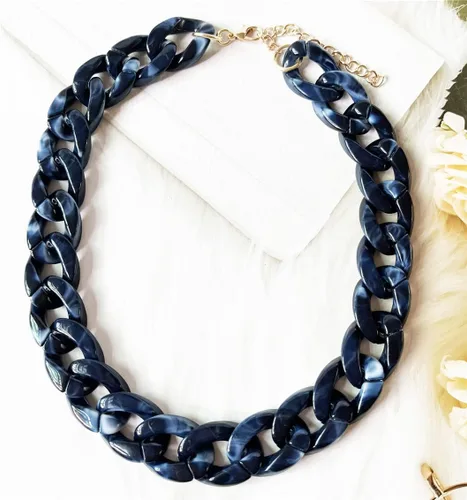 Vista 4 de Conjunto de joyas de collar y gargantilla de acrílico simple para mujer, Plástico, No es una piedra preciosa