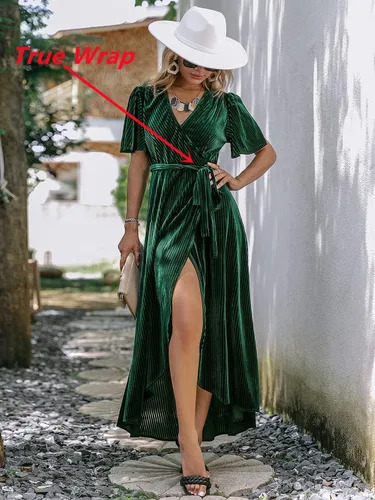 Vista 2 de BerryGo Vestido semiformal de terciopelo con cuello en V para mujer, vestido largo de cóctel para invitados de boda