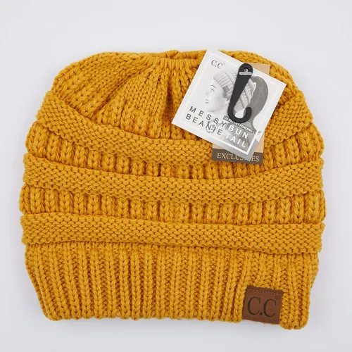 Vista 2 de C.C Exclusives - Gorro de invierno para mujer con agujero para coleta o moño, gorro beanie para mujer (MB-20A)