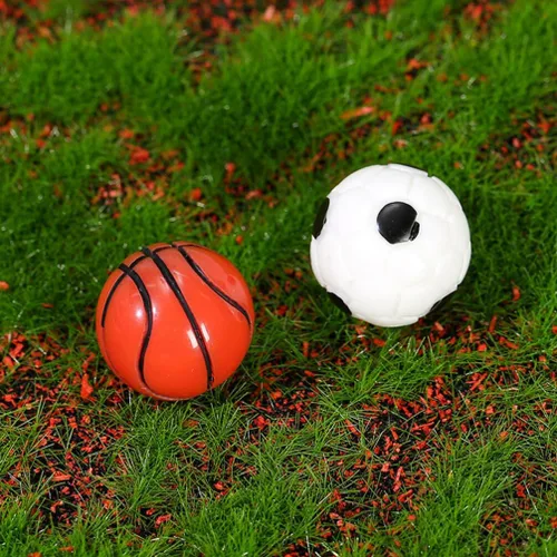 Vista 5 de Toddmomy 20 pelotas deportivas en miniatura, mini pelotas de fútbol y baloncesto de resina de 0.6 pulgadas para accesorios de casa de muñecas
