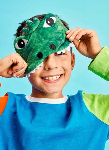 Vista 4 de iscream Bedtime Buddies - Máscara de dormir bordada con forro de satén para niños - Dino-Mite Silky Feel on Skin, Fleece with Felt Dino Teeth