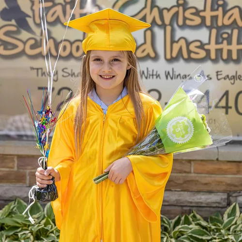 Vista 6 de QZYL Gorra y vestido de graduación de jardín de infantes, traje unisex de felicitaciones con borla y certificado para preescolar jardín de infantes