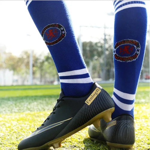 Vista 7 de Tacos de fútbol bajos de cuero, de grado profesional con cordones, ideales para entrenamiento y competición en terreno firme y césped, unisex
