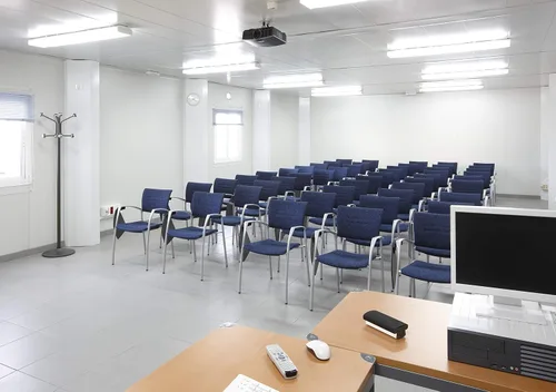Vista 9 de NICOR Iluminación LED envolvente regulable de 4 pies con lente acrílica prismática en 4000K (ACW-20-4S-UNV-40K)