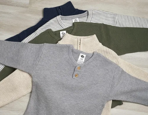 Vista 4 de Gerber Suéter Henley para bebés y niños pequeños
