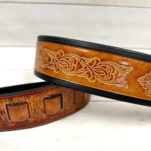 Vista 3 de Walker And Williams GB-23 - Correa de guitarra acolchada con diseño de flor de Lis y cadena francesa para guitarras acústicas, eléctricas y bajas