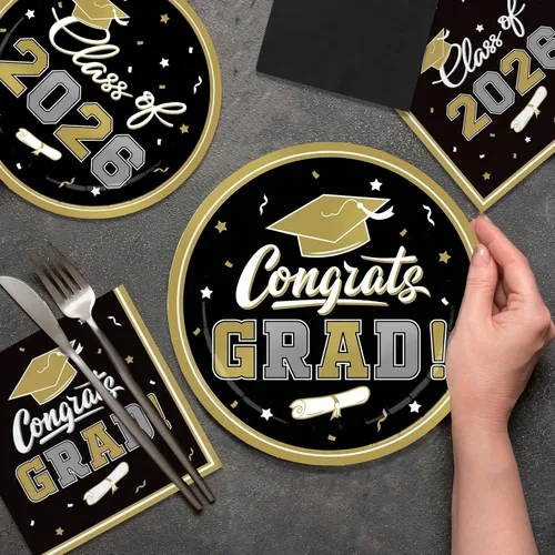 Vista 3 de Platos y servilletas de fiesta de graduación, decoraciones de graduación de clase de 2026, platos de papel desechables negros y dorados, servilletas