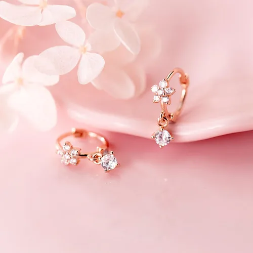 Vista 4 de SLUYNZ Aretes de aro pequeños de plata de ley para mujer, pequeños aretes de aro con flor de circonita cúbica