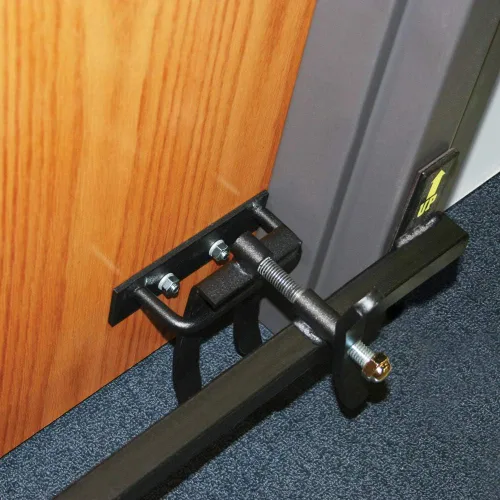 Vista 2 de Barracuda Sistema de defensa de puerta para puertas batientes exteriores (DSO-PB-1: Anchos de jamba hasta 5-3/4")