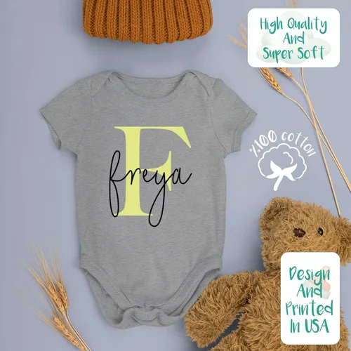 Vista 6 de Mameluco de bebé personalizado con inicial y nombre para baby shower Body personalizado para recién nacido Mameluco personalizado Bebe Lindo