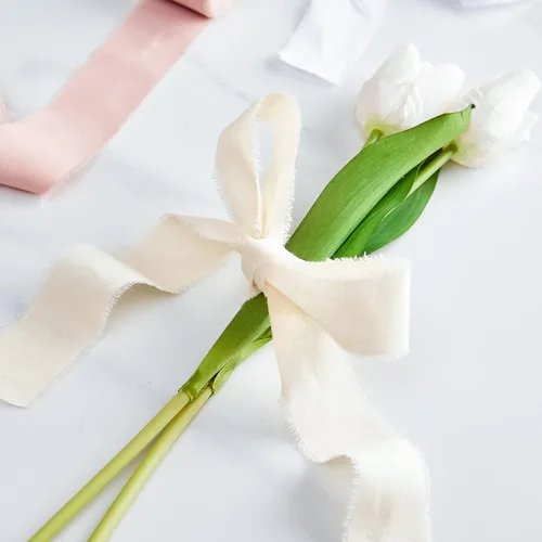 Vista 4 de Keypan Cinta rosa y blanca de 1-1/2 x 15 yardas hechas a mano de algodón deshilachado con flecos, para manualidades, ramos de flores, boda, baby