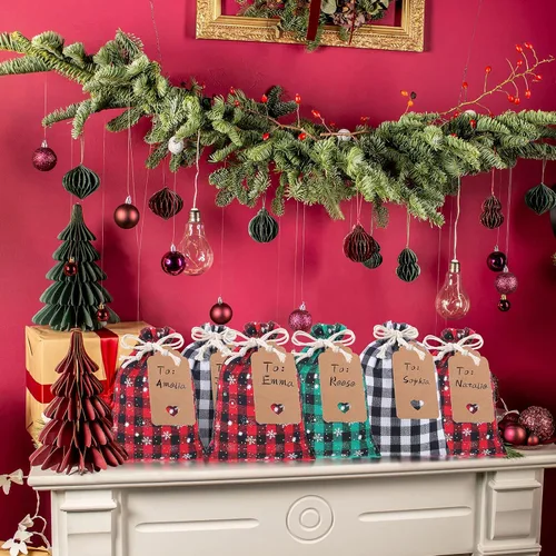 Vista 5 de Shappy 24 bolsas de Navidad con cordón, bolsas de arpillera a cuadros de Navidad, bolsas de lino con cuerda de 32.8 pies, 24 tarjetas
