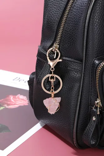 Vista 4 de Jovivi Llavero de piedra de cristal de cuarzo natural crudo envuelto en alambre irregular con piedras preciosas curativas para mujeres y hombres