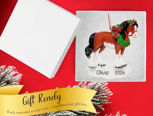 Vista 2 de Adorno de Navidad personalizado de caballo 2025 – Personalización gratuita Caballo marrón personalizado para árbol de Navidad – Regalo de jinete