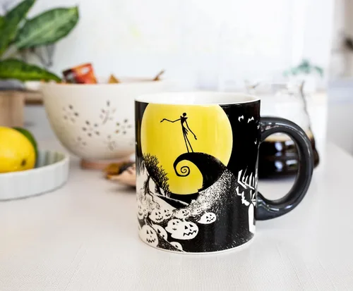Vista 4 de Disney - Taza de cerámica de 18 onzas con diseño de Jack Skellington 3D en el interior, taza de café grande para expreso, cafeína, artículos 3D Jack